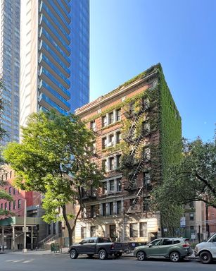 3 Bedroom Multi-Family Home – 312 West 48th street, Apt 34, New York, NY 10036