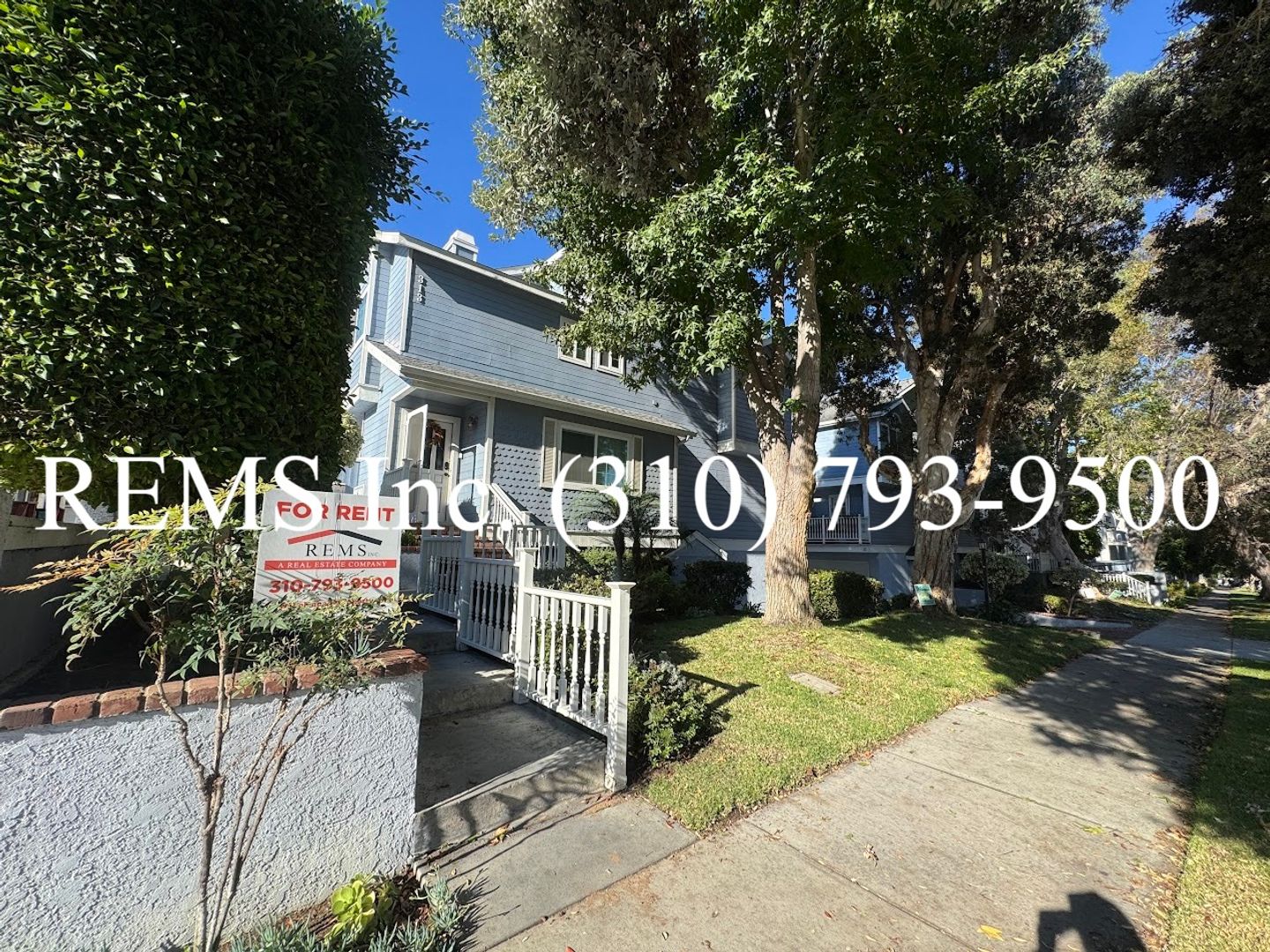 Redondo Beach House: 313 N. Broadway Ave. #4 - 4