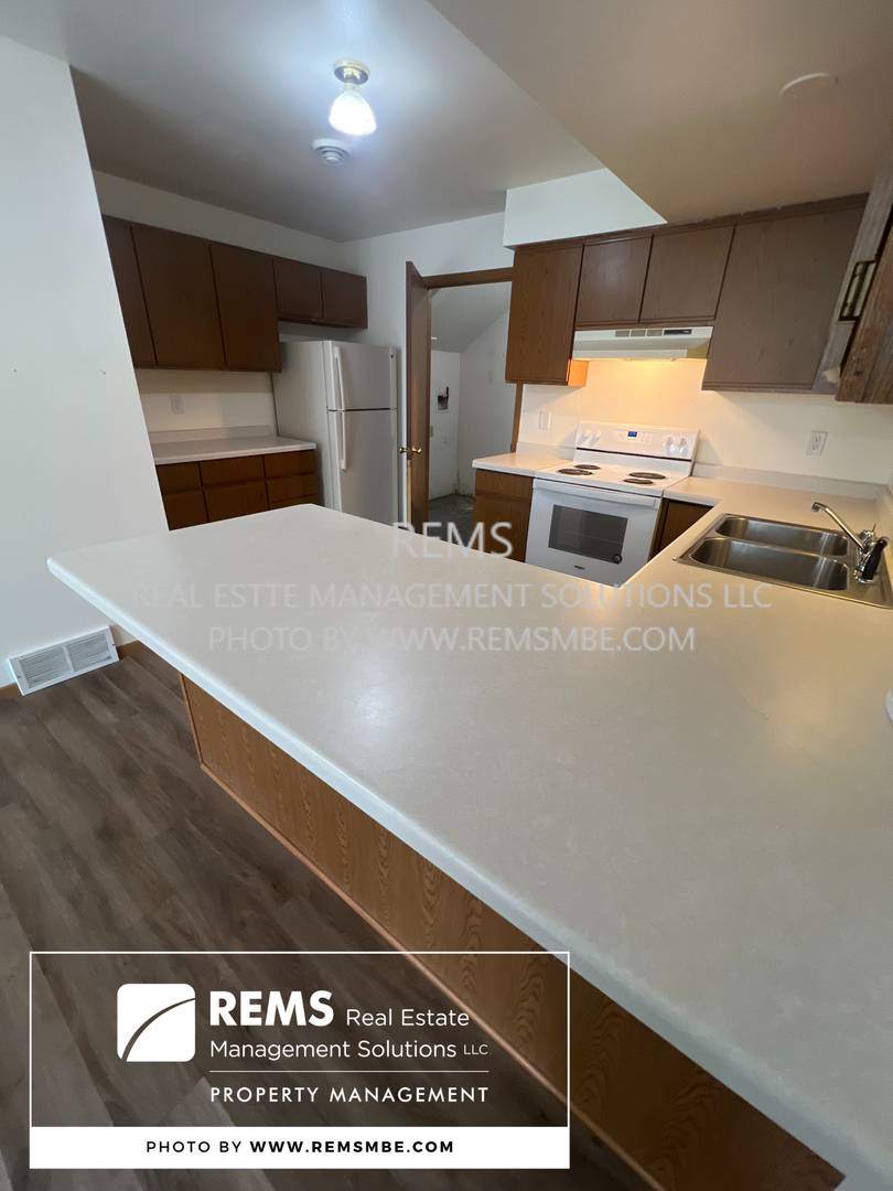 Poynette Apartment: 202 West North Street