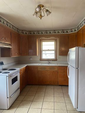 437 Clark St - Lower