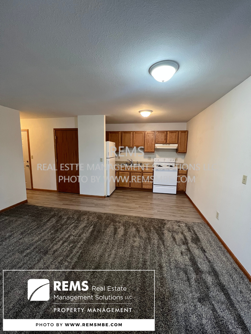 Mauston Apartment: 122 Maine Street