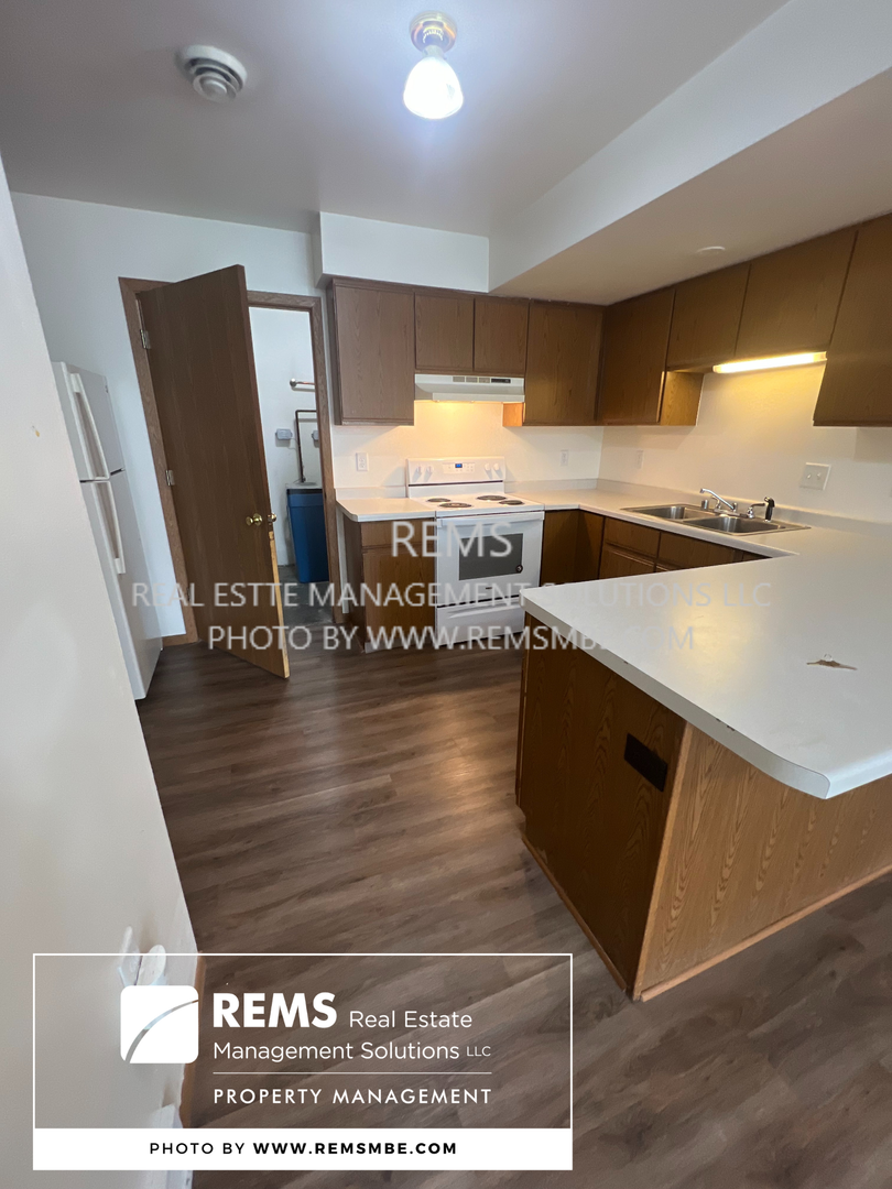 Poynette Apartment: 202 West North Street