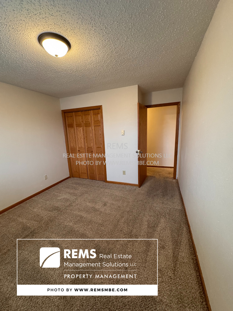 Mauston Apartment: 122 Maine Street