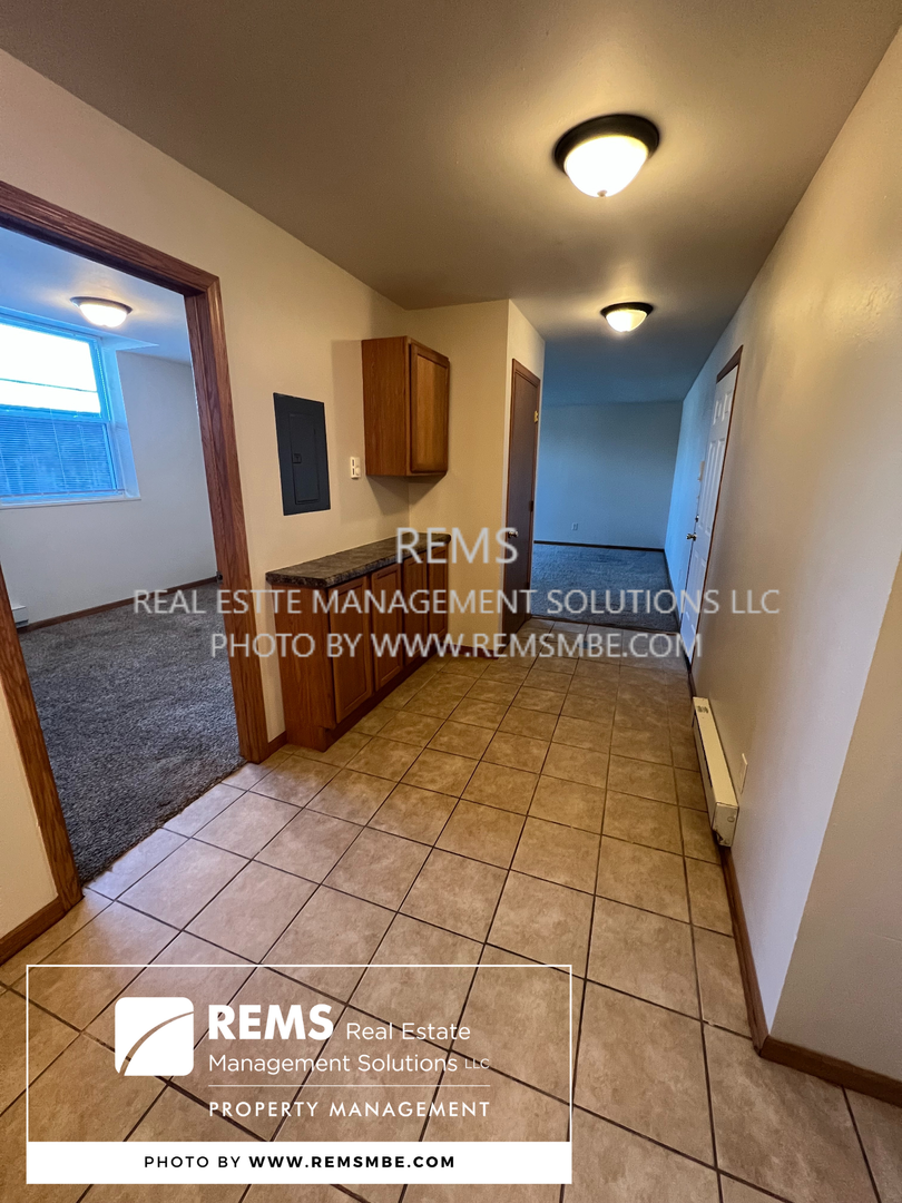 Mauston Apartment: 122 Maine Street