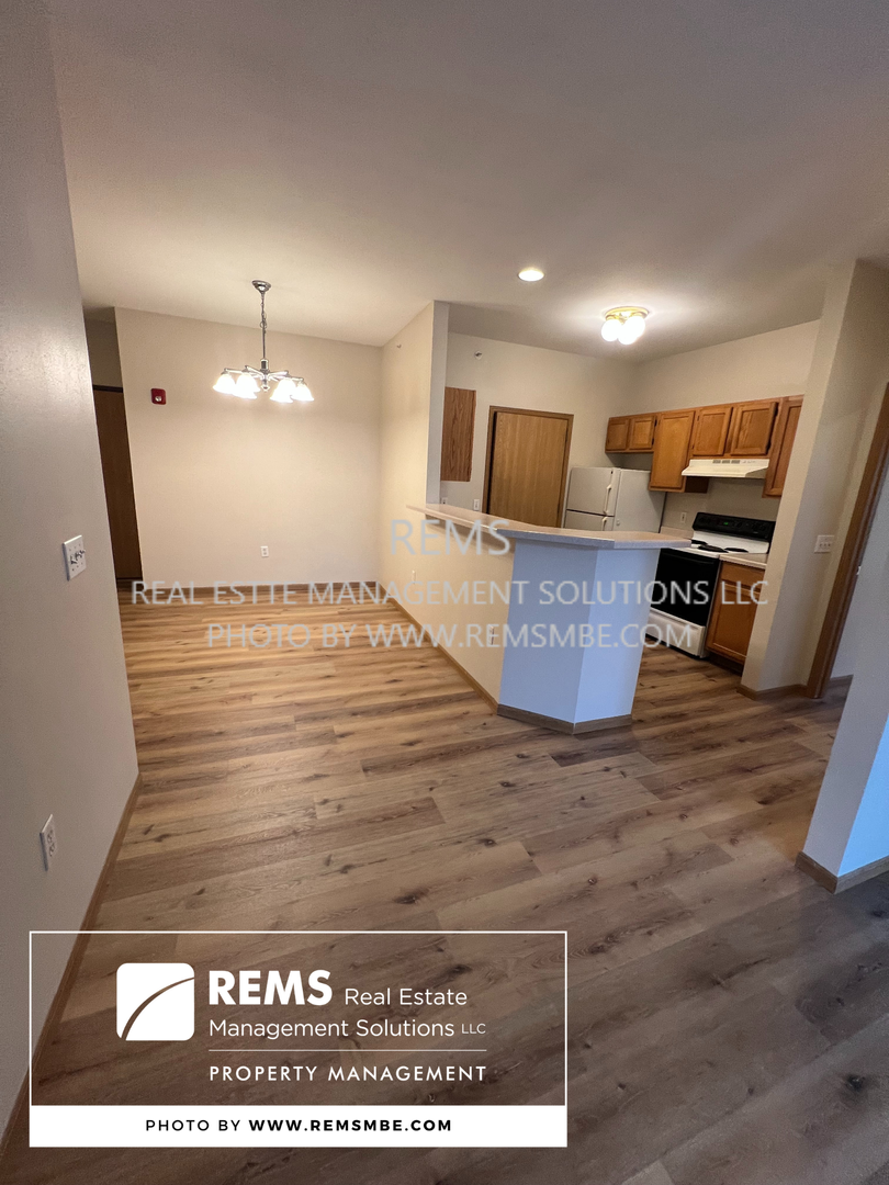 Baraboo Apartment: 33B Grand Canyon Dr.