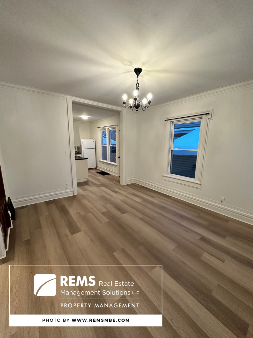 Reedsburg Apartment: 246 North Walnut Street