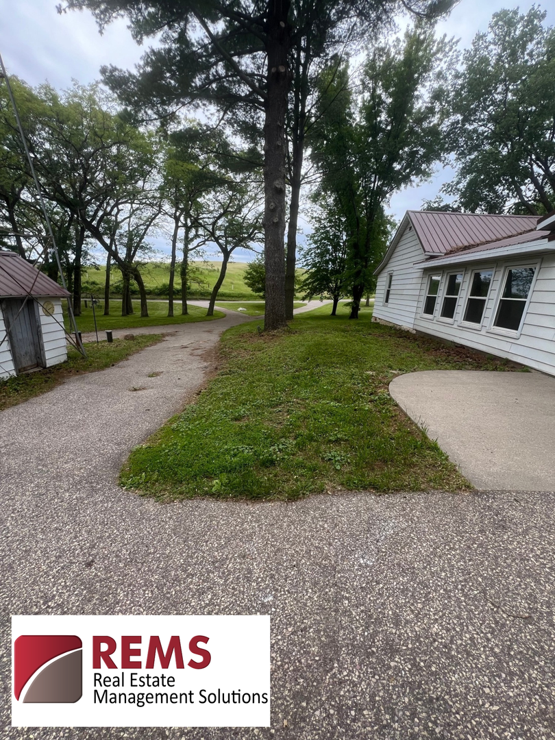 Baraboo House: E13681 County Road U