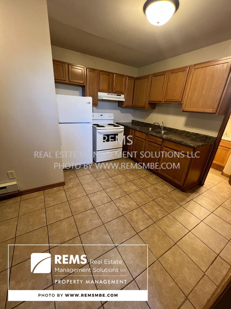 Mauston Apartment: 122 Maine Street