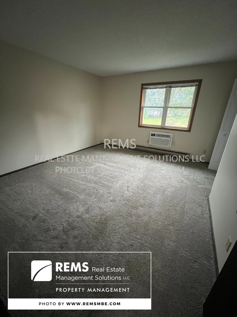 Baraboo Apartment: 701-709 12th Street / 1400-1406 Tuttle St