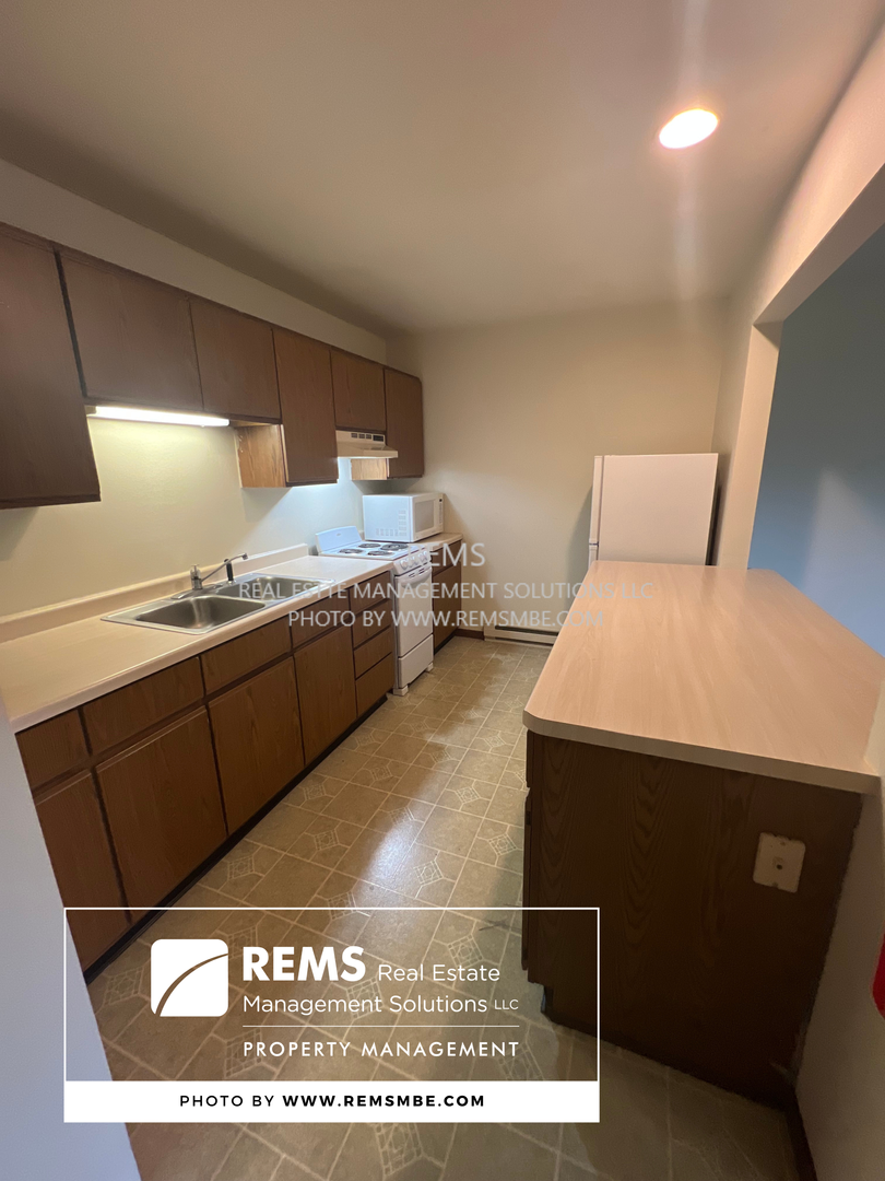 Baraboo Apartment: 200/202 Campus View Drive