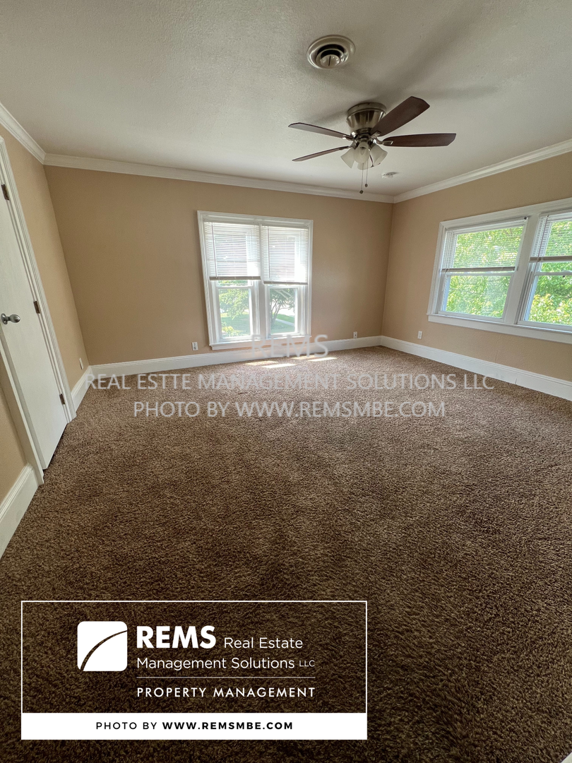 Fox Lake Apartment: 222 Mill St.