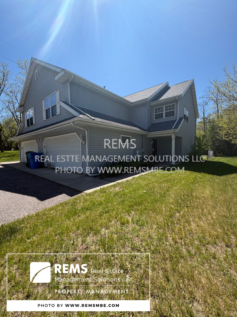 Baraboo Apartment: 815 Island Court - 1