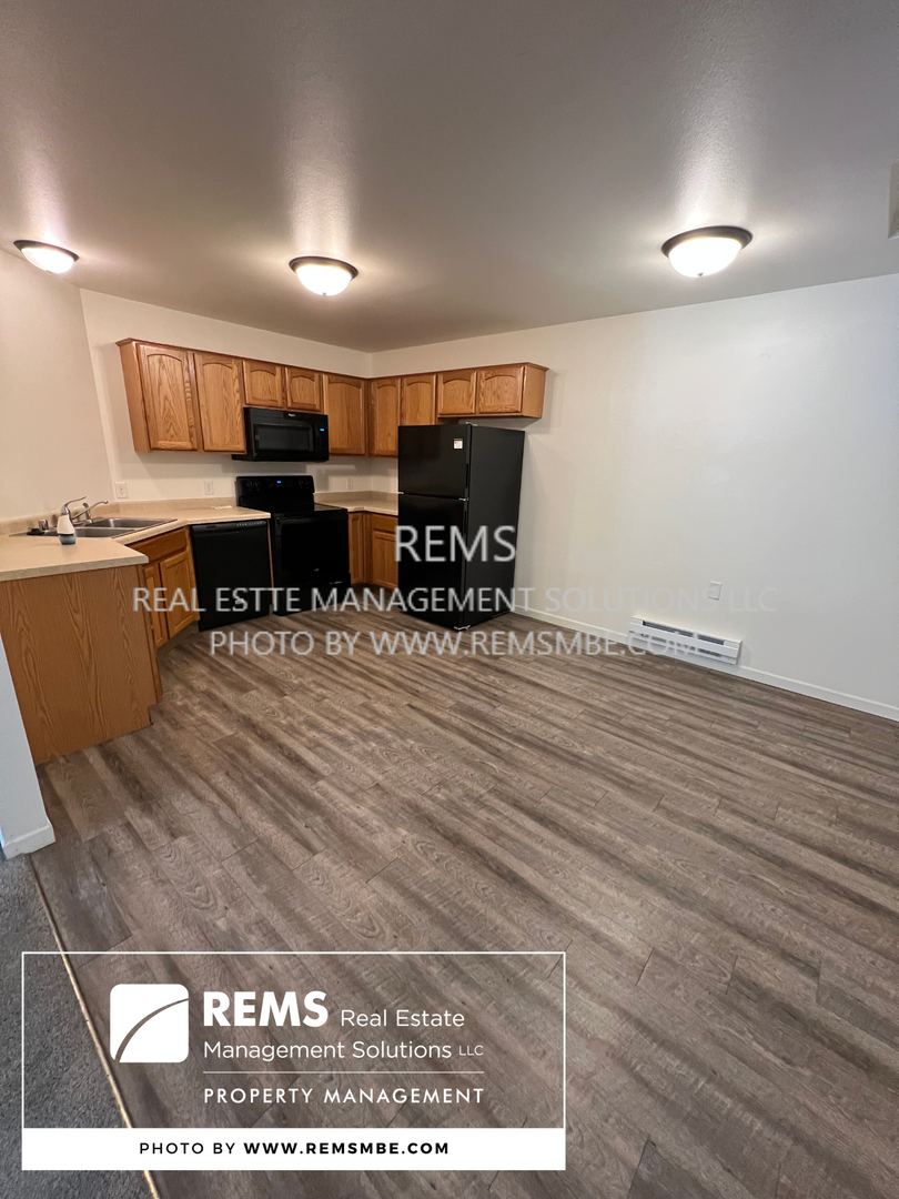 Reedsburg Apartment: 1125 17th Court