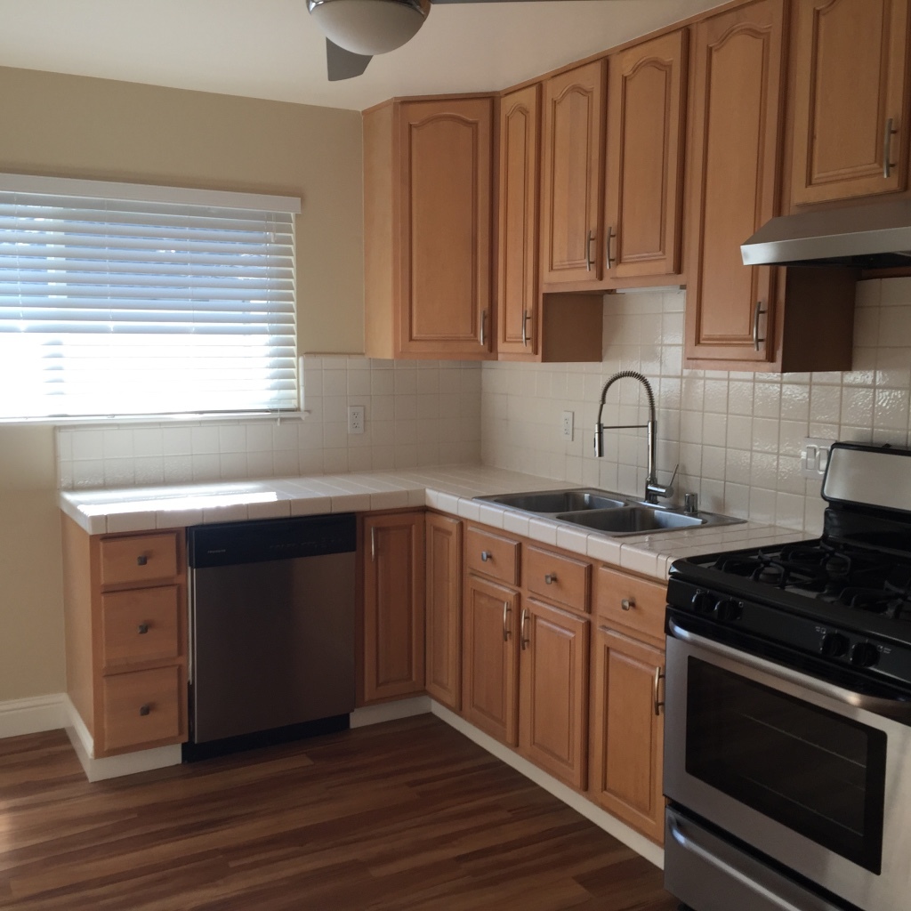 Santa Rosa Apartment: 865 & 871 Sonoma Avenue