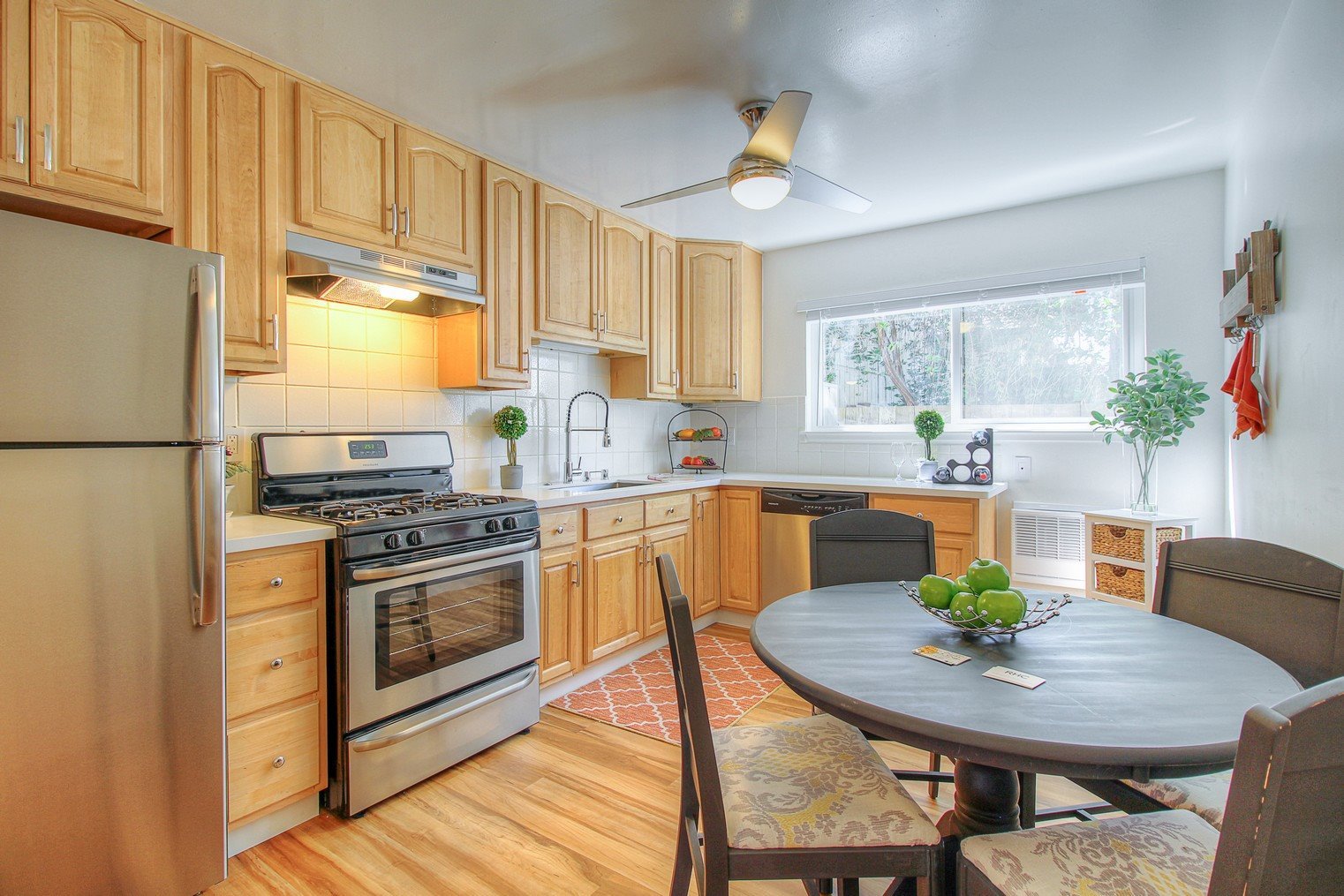 Santa Rosa Apartment: 865 & 871 Sonoma Avenue