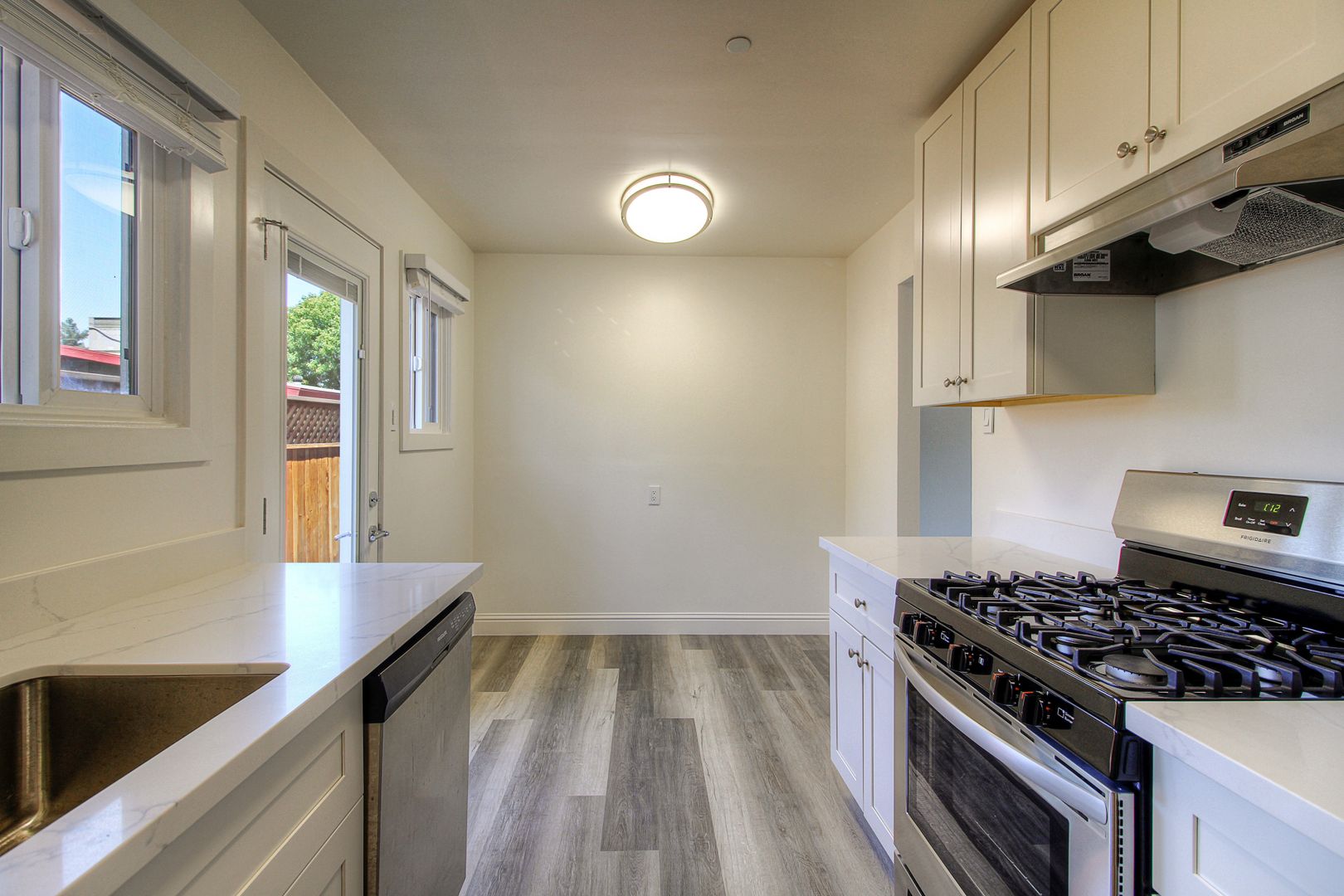 Santa Rosa Apartment: 303 Farmers Lane