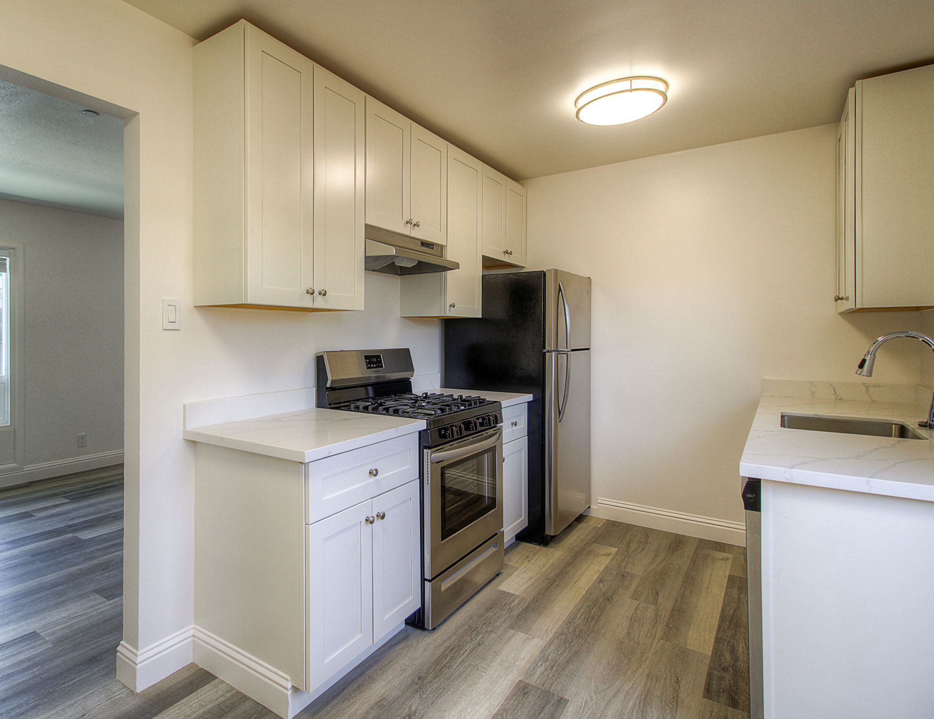 Santa Rosa Apartment: 303 Farmers Lane