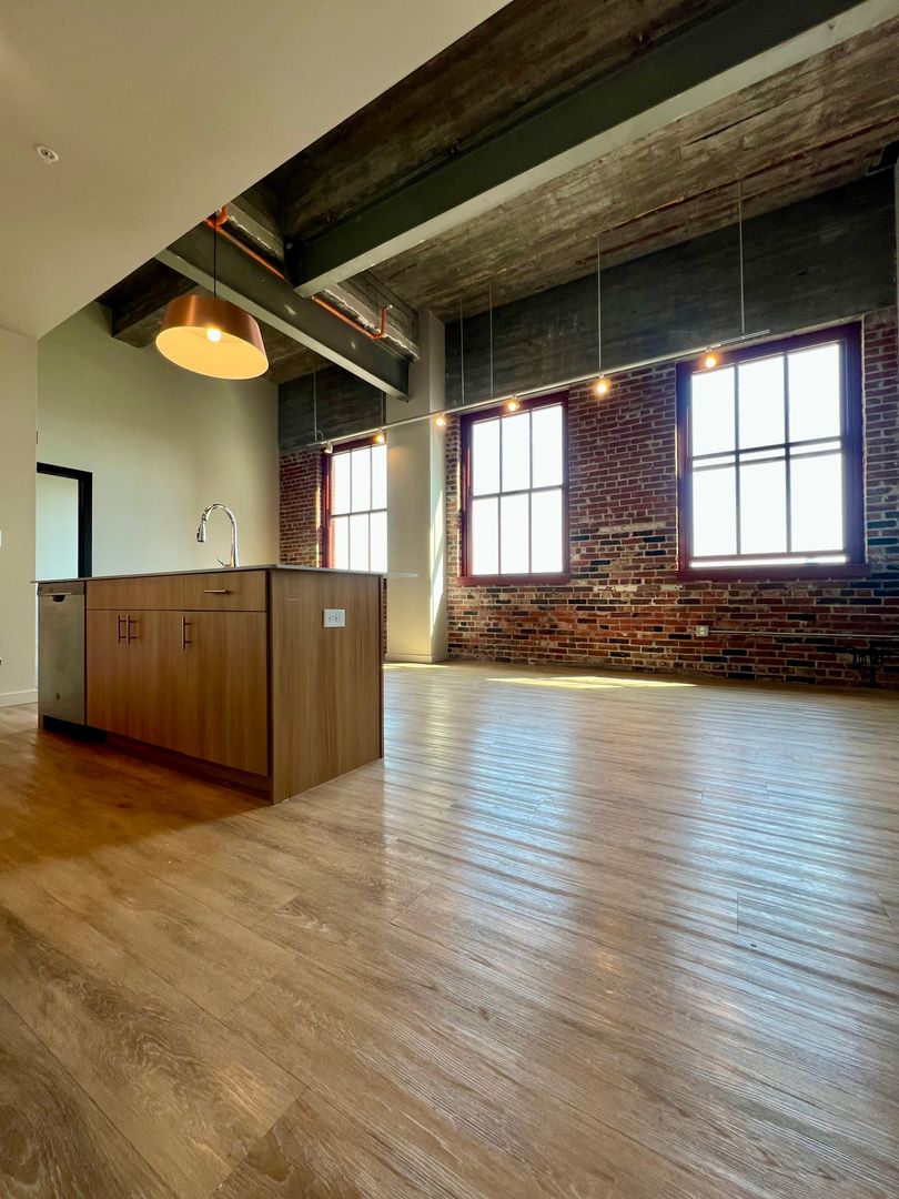 St. Louis Apartment: 2650 Locust St