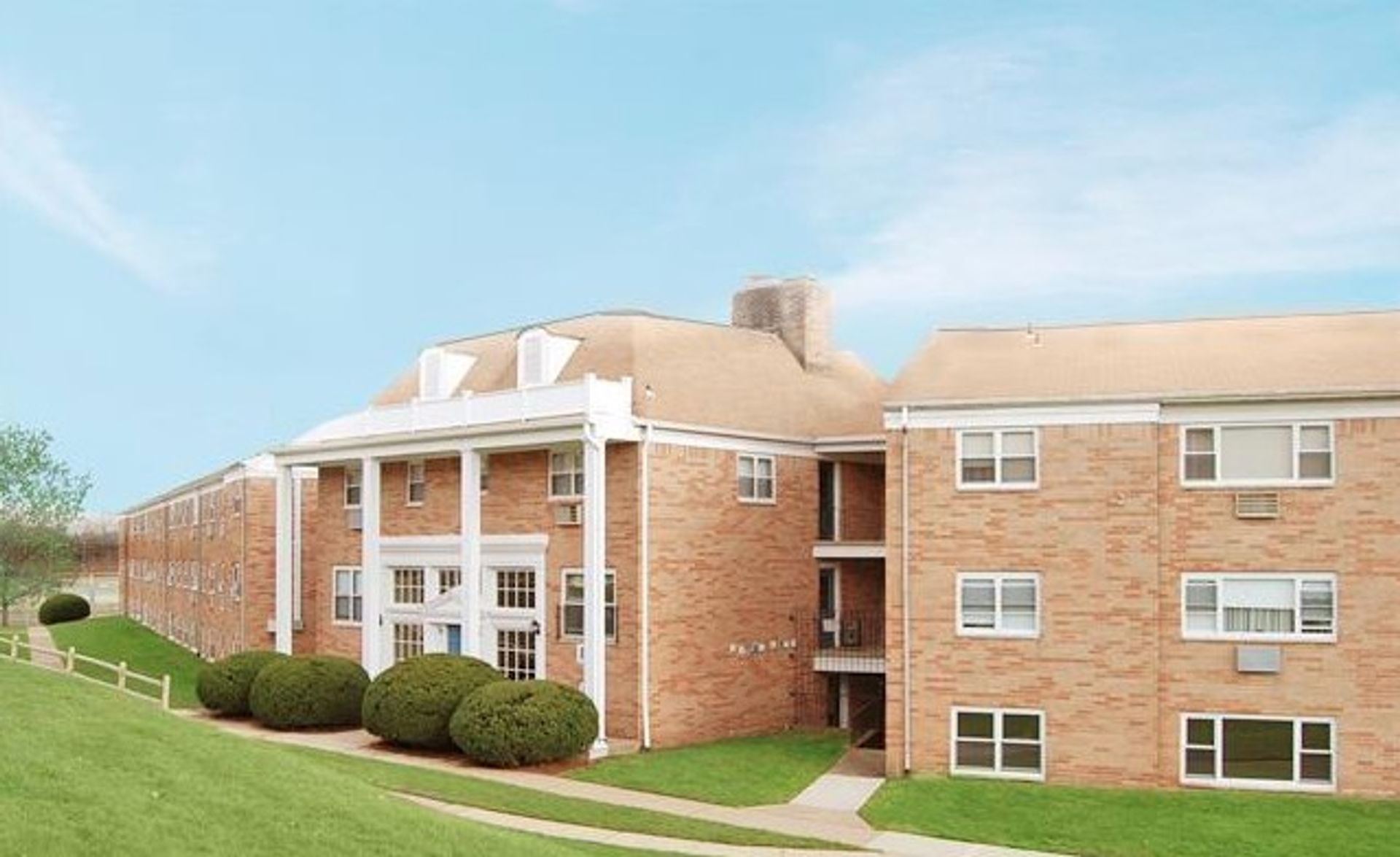 WALLINGTON Apartment: 211 ALDEN ST.