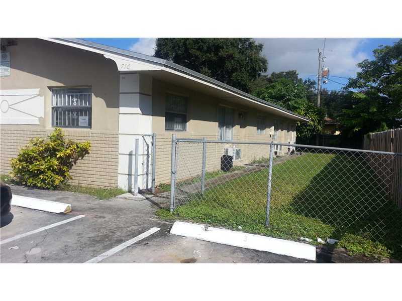 Dania Beach Apartment: 716 SW 7 Street