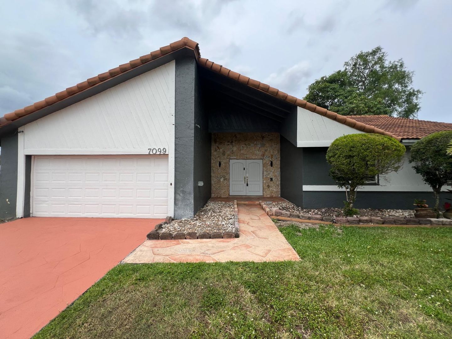 Lauderhill House: 7099 NW 48 Court