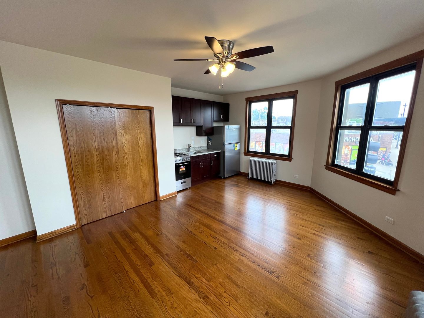 Chicago Apartment: 3200 W Lawrence
