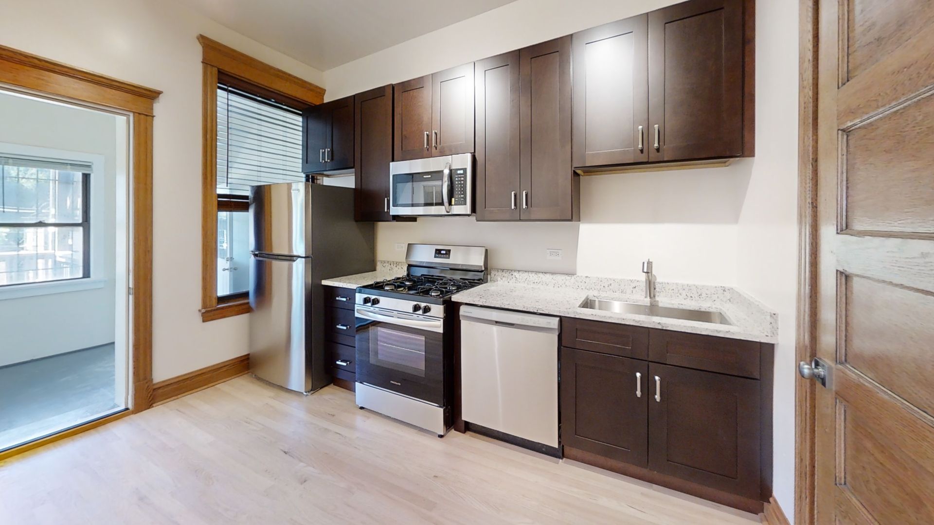 Chicago Apartment: 1443-1445 W Belle Plaine