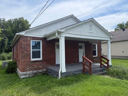 FOR RENT - Renovated Duplex in Gallatin - Half Off 1st Month Move in Special!