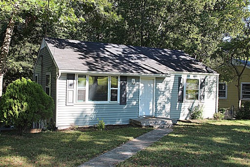 Donelson - Updated 2 bedroom 1 bath - tons of parking & storage! – photo 1
