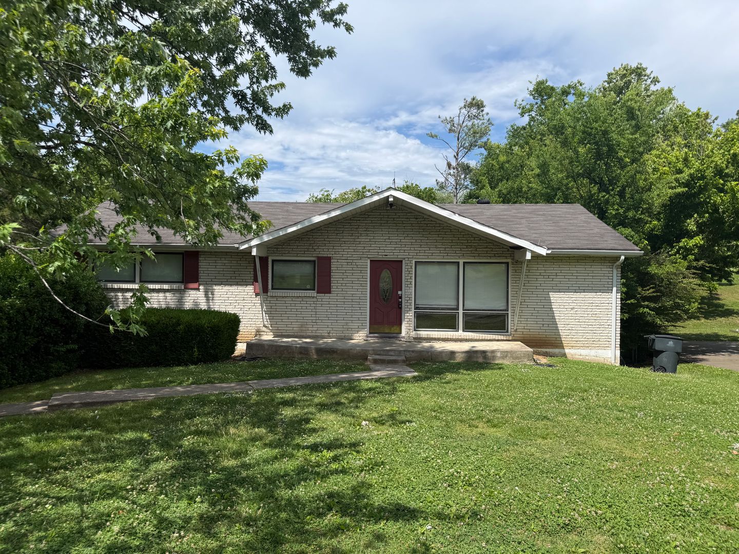 Nashville House: 256 Willow Ln