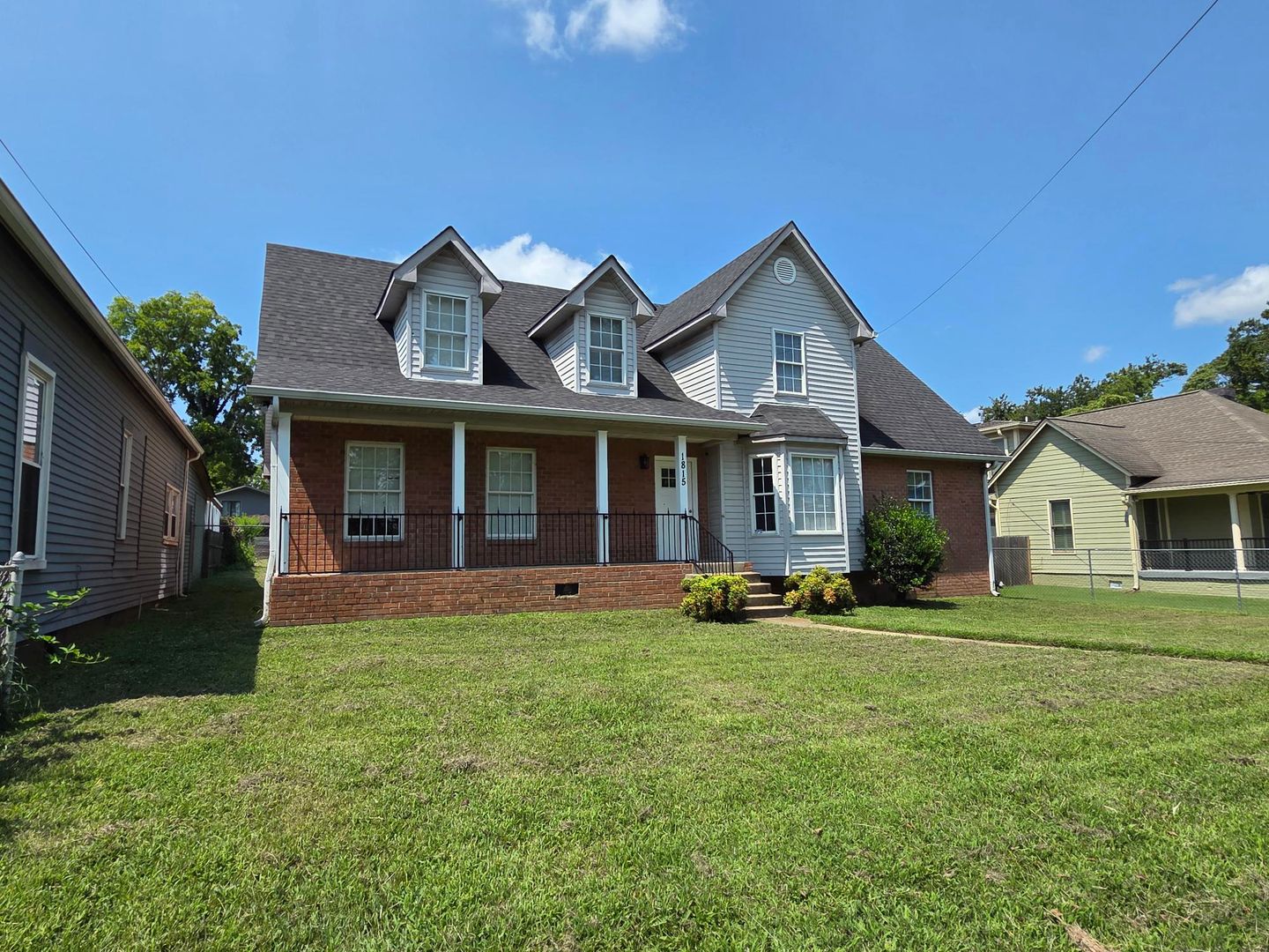 Nashville House: 1815 9th Ave N