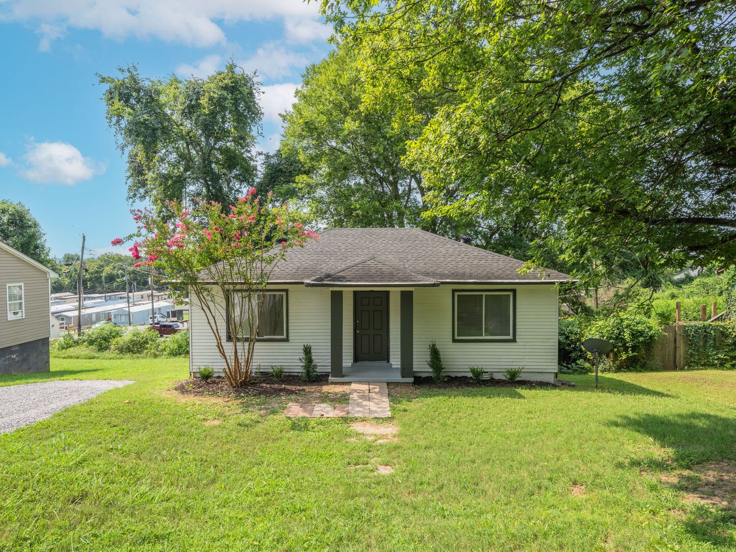 Clarksville House: 139 Darnell Place