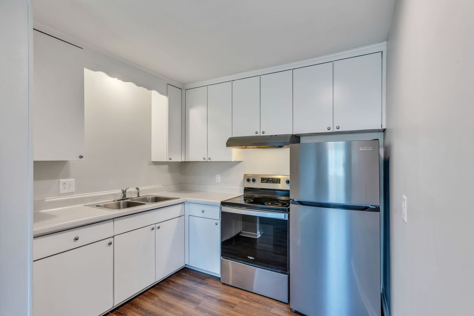 Gallatin Apartment: 550 E Bledsoe St