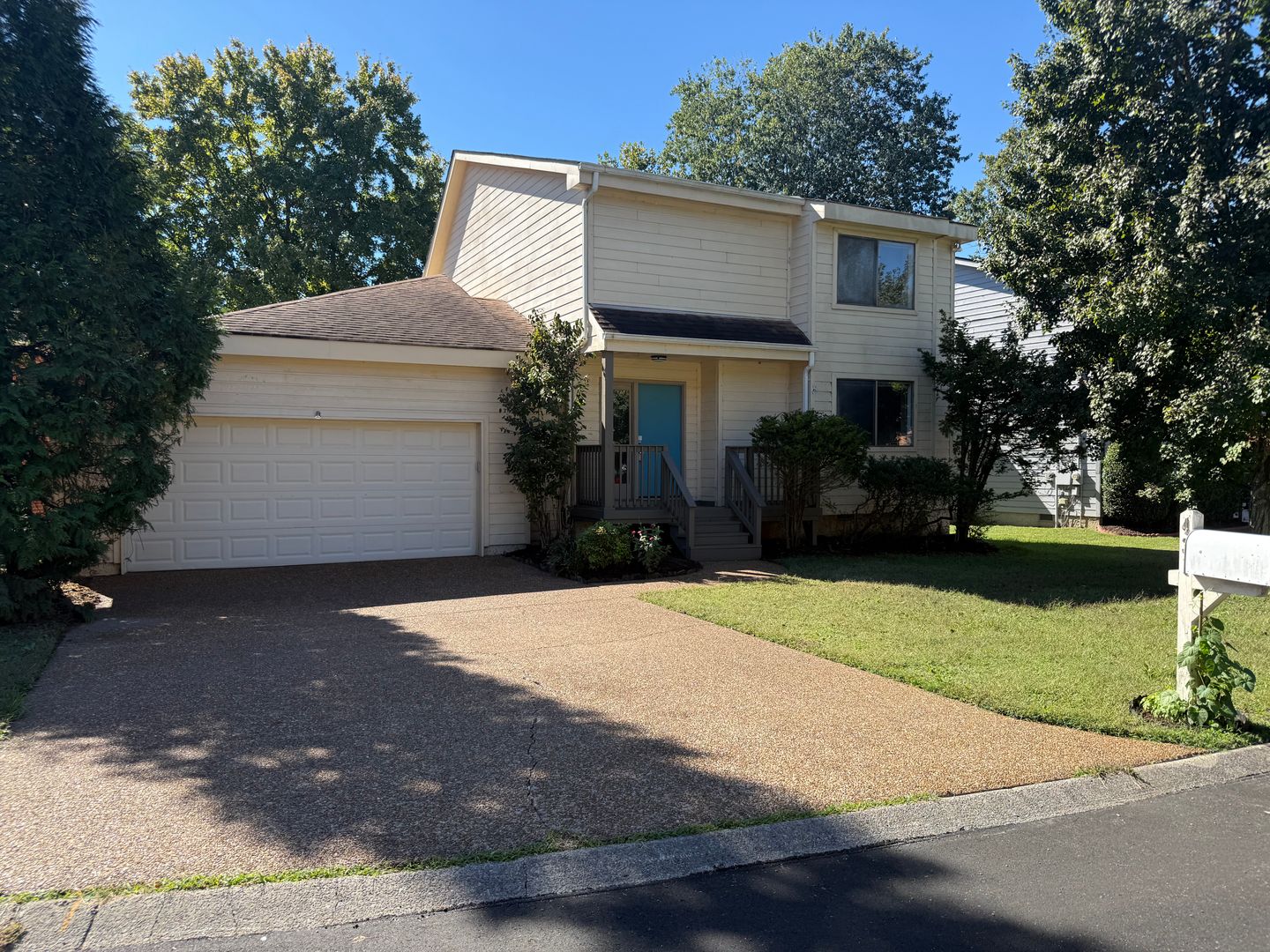 Nashville House: 431 Belle Pointe Dr