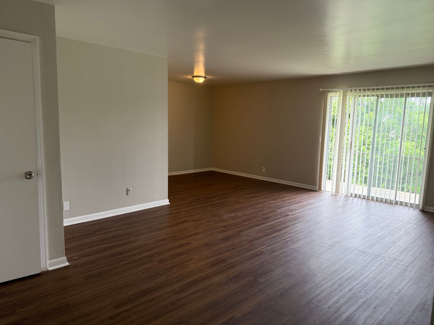 Gallatin Apartment: 550 E Bledsoe St