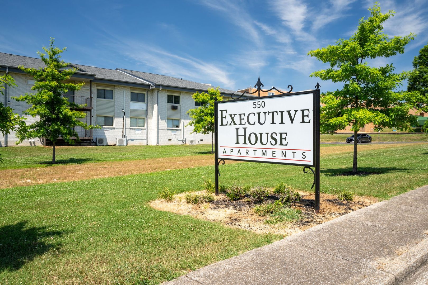 Gallatin Apartment: 550 E Bledsoe St