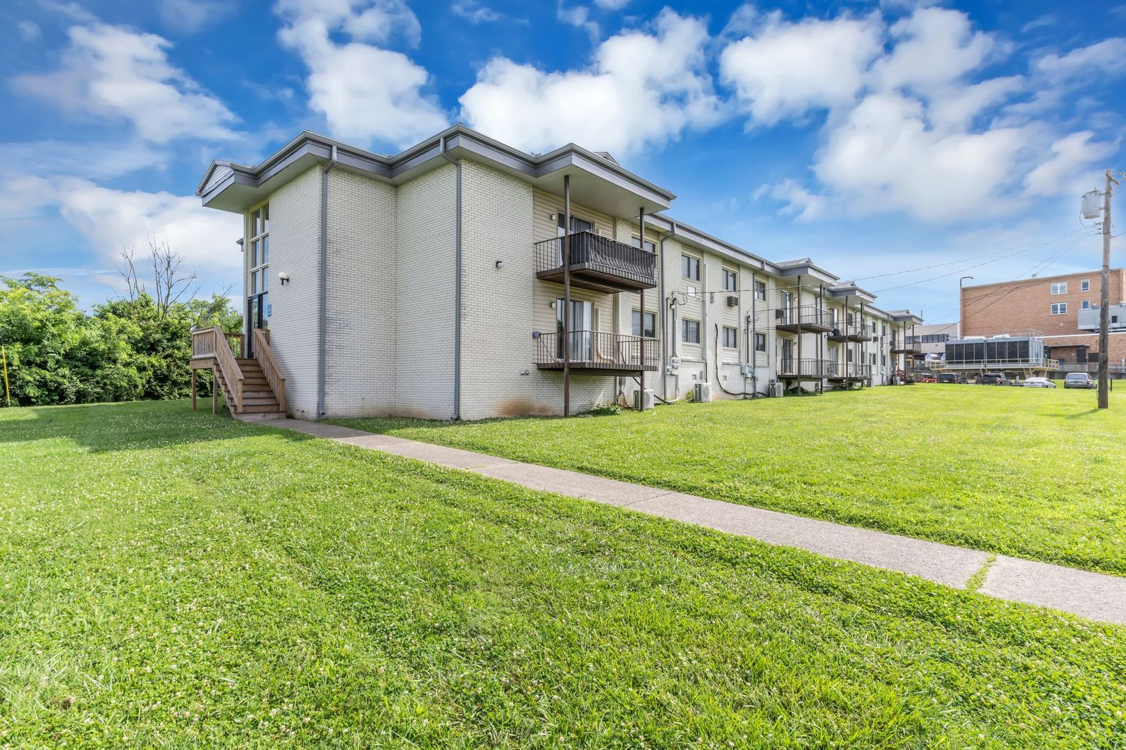 Gallatin Apartment: 550 E Bledsoe St