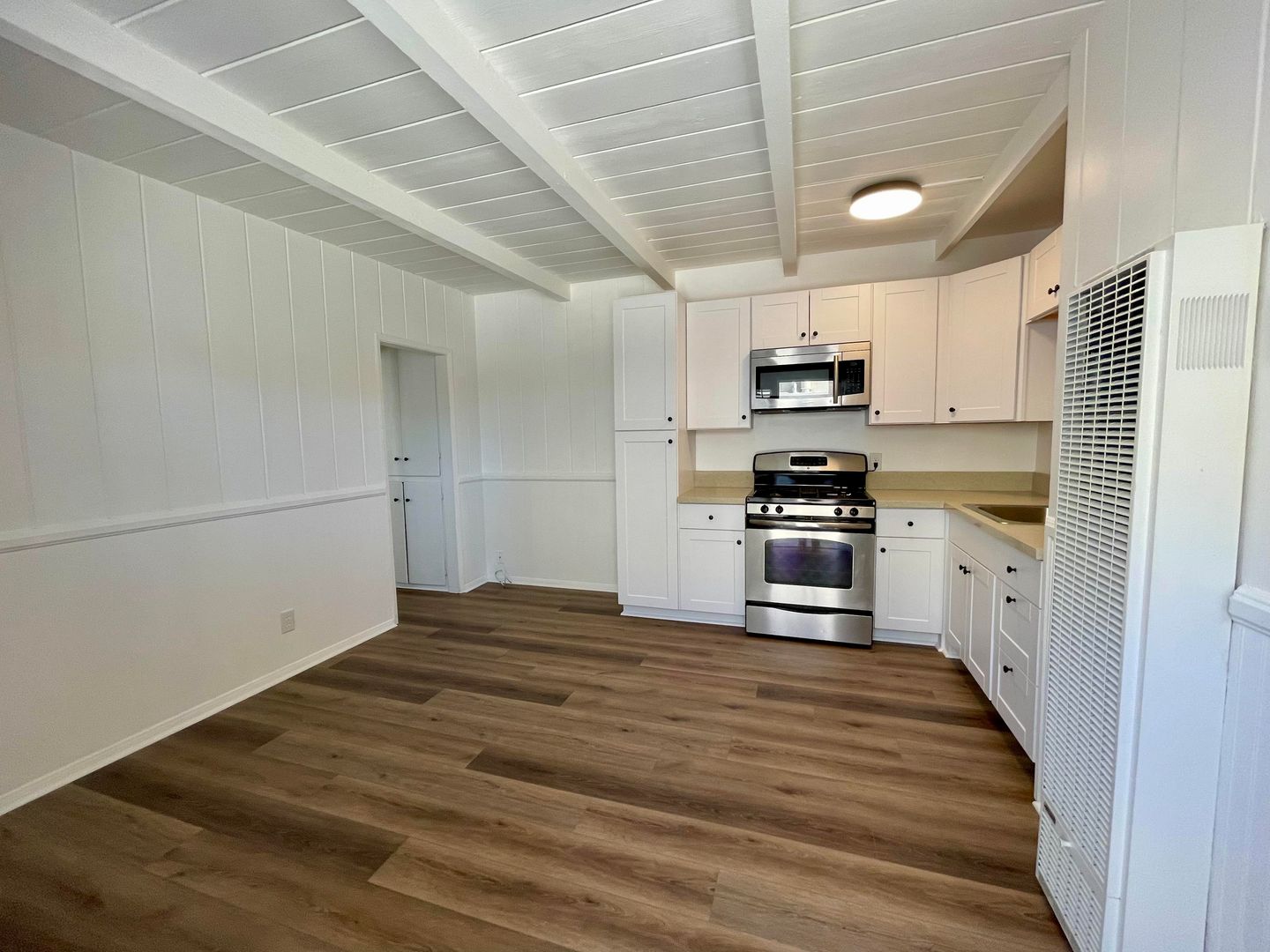 Ventura Apartment: 1121 S. Seaward Avenue