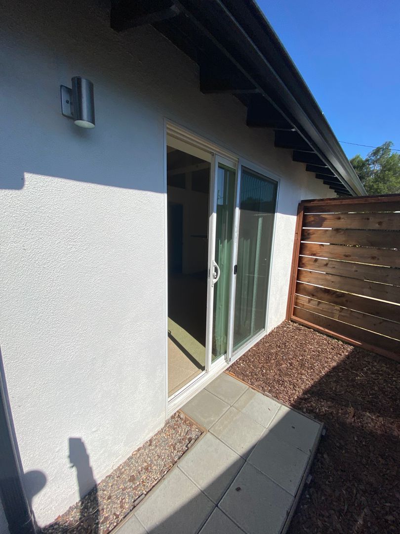 Goleta Apartment: Placer Drive