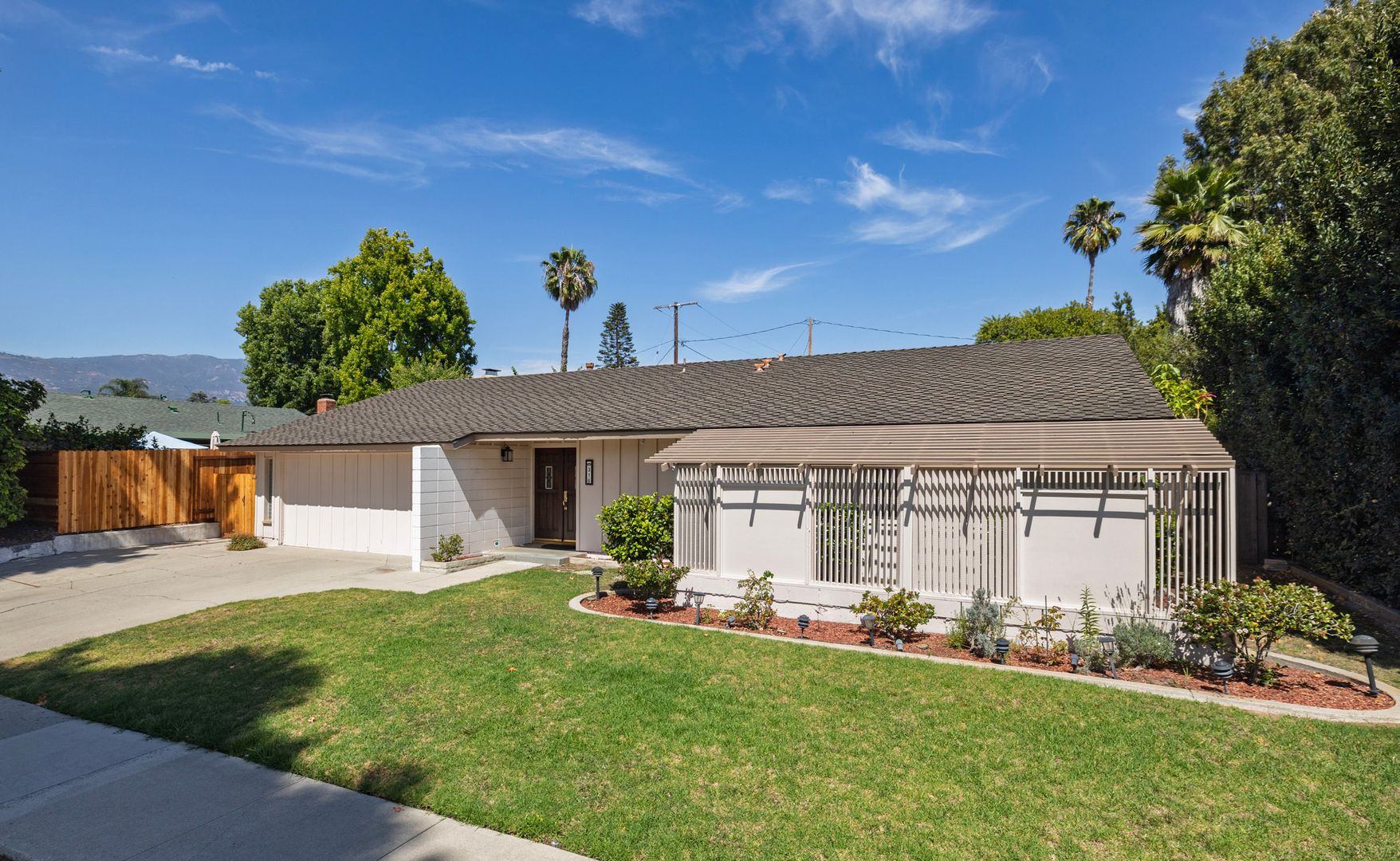 Goleta House: 316 Cambridge Drive