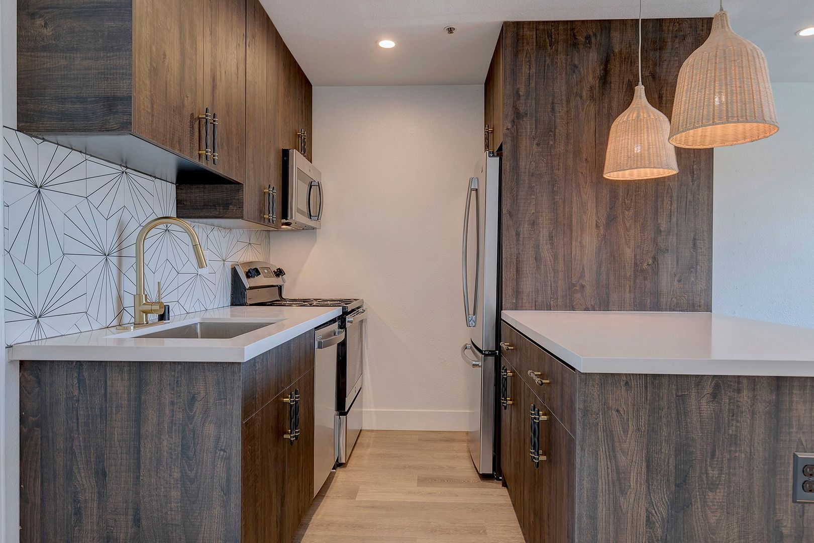 Henderson Apartment: 1937 Sunset Circle