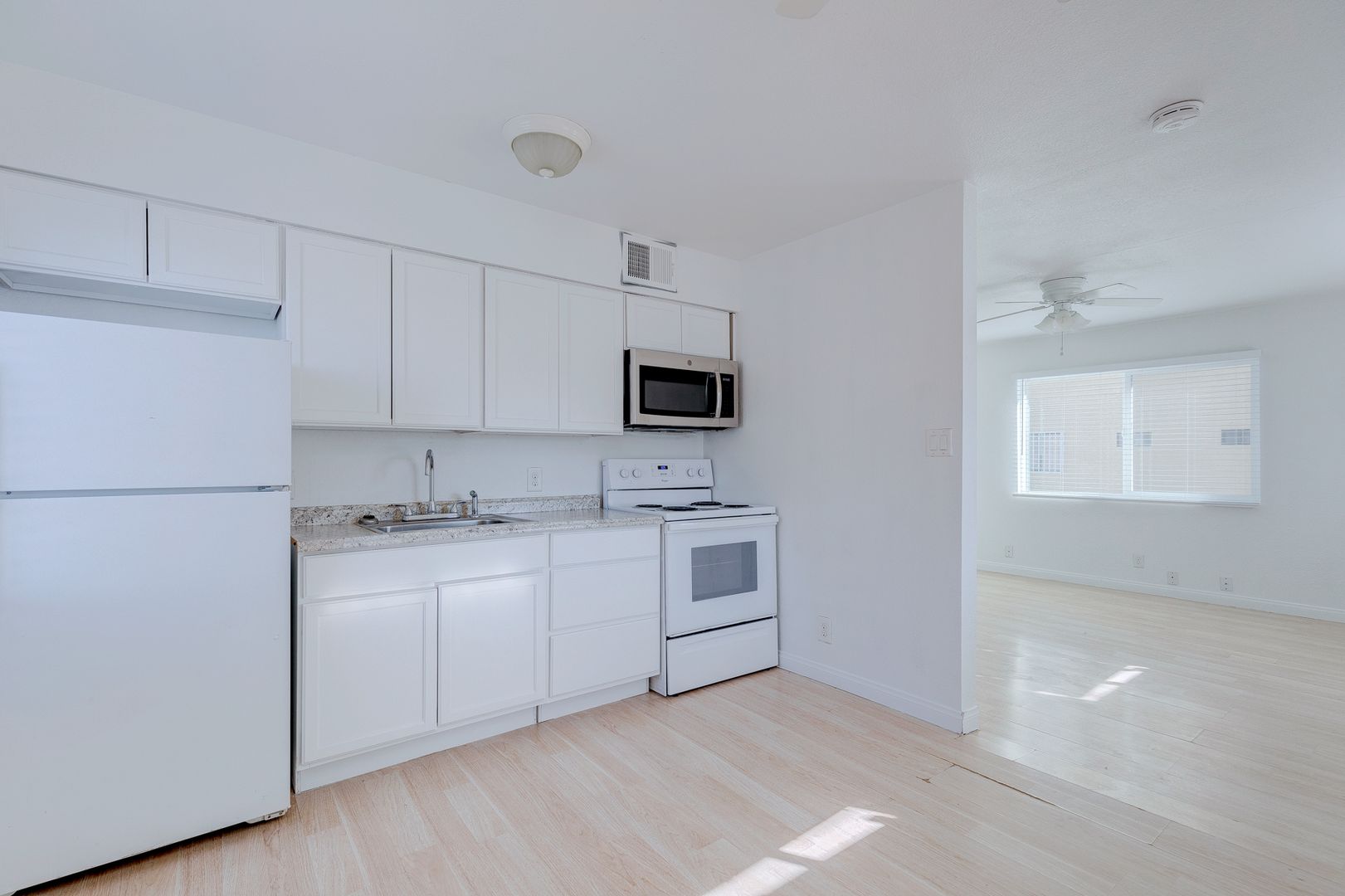 Henderson House: 472 Rexford Drive