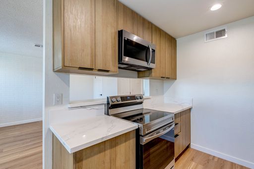 +++ Newly Renovated 2 Bedroom Apartment +++ – photo 1