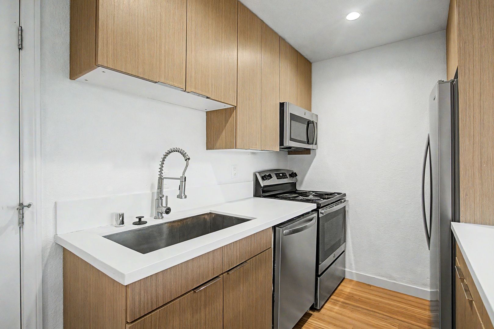 Henderson Apartment: 1937 Sunset Circle