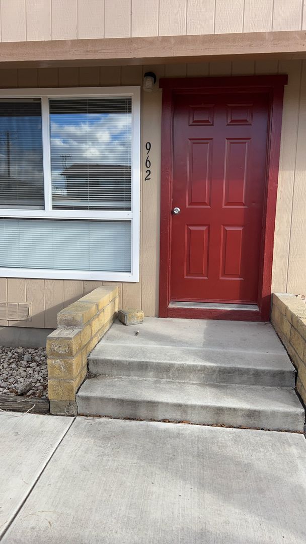 FALLON Townhome: 962 W CENTER ST