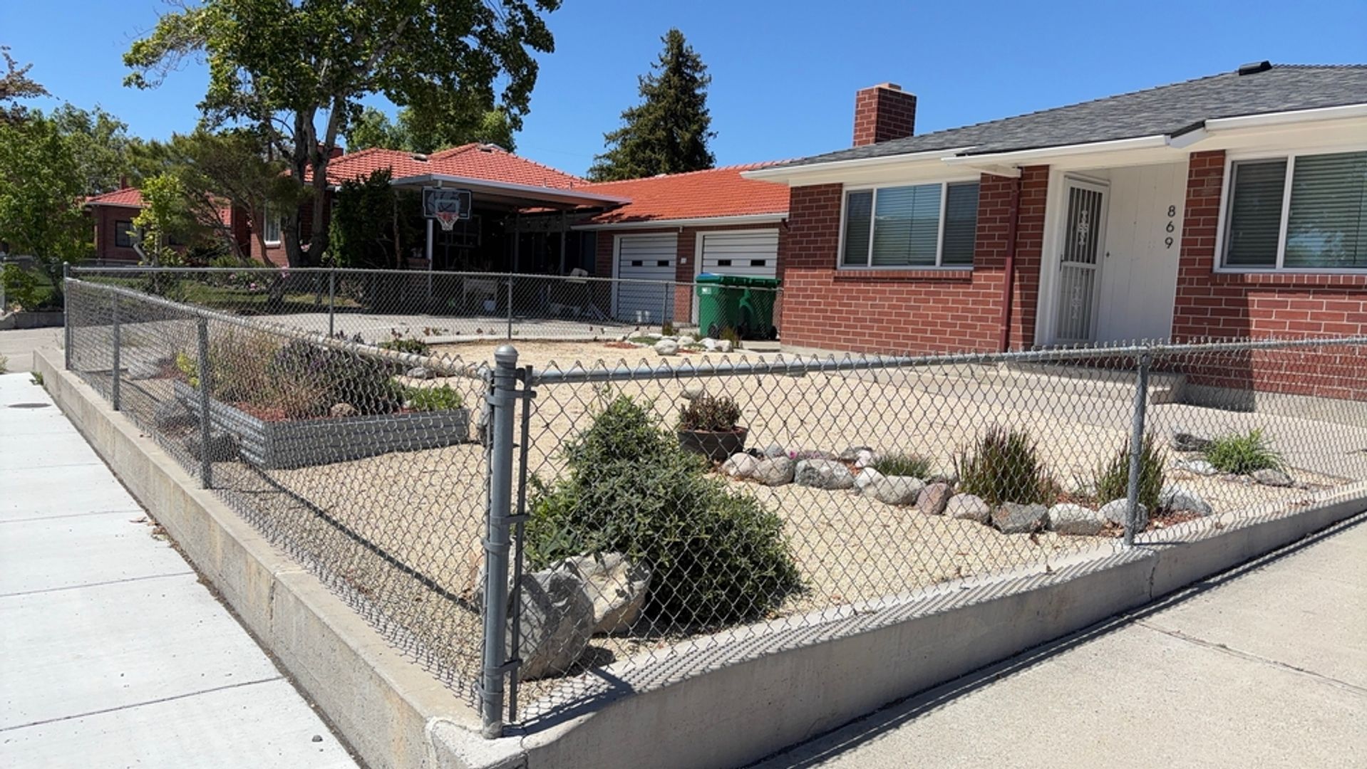 Reno Apartment: 869/879 Thoma St