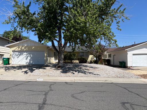 AVAILABLE IMMEDIATELY - ONLY 2,375.00 PER MONTH FOR THIS 3 BED/2 BATH HOME IN NORTHWEST RENO - INCLUDES A/C & FIREPLACE - QUIET FAMILY NEIGHBORHOOD – photo 1