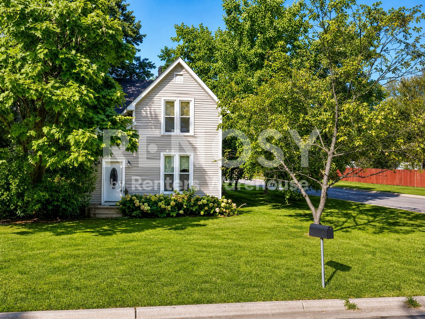 Newport House: 745 21st St