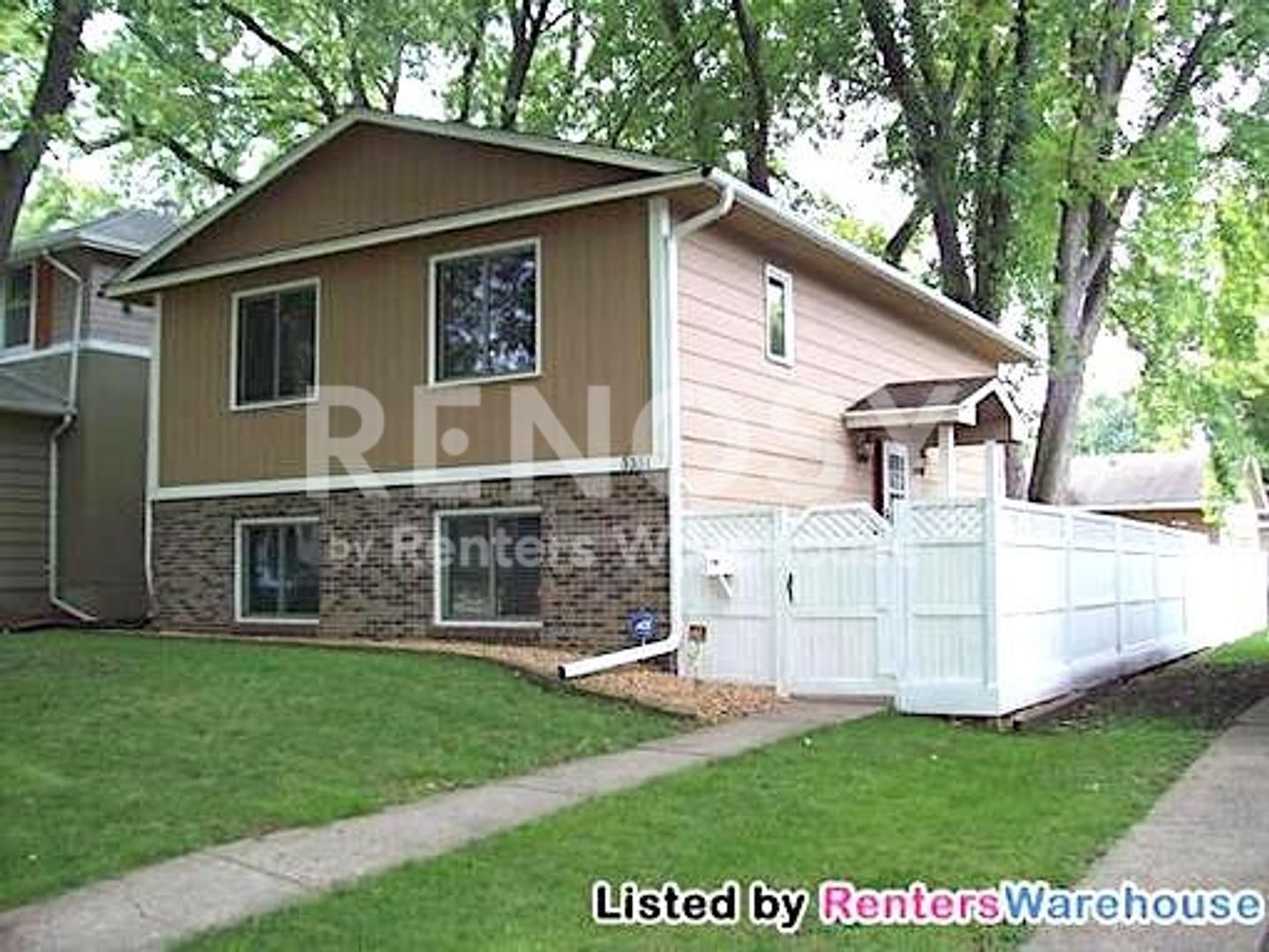Robbinsdale House: 3351 Grimes Ave N