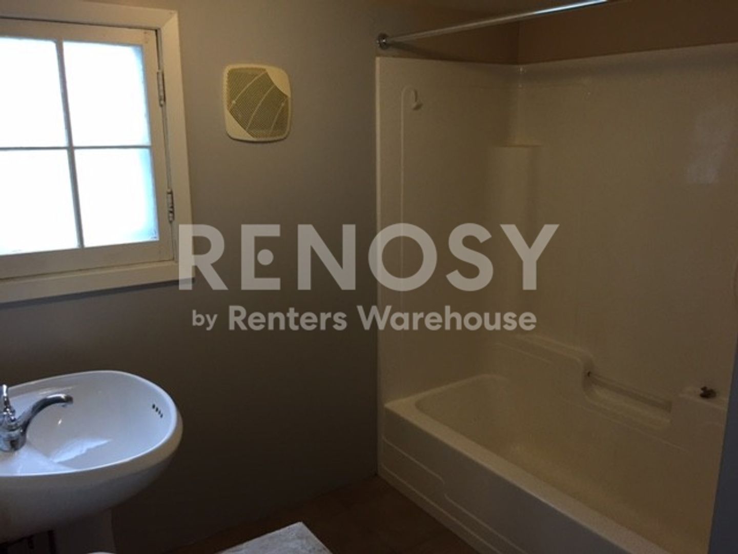 Bayport House: 305 1st Ave S